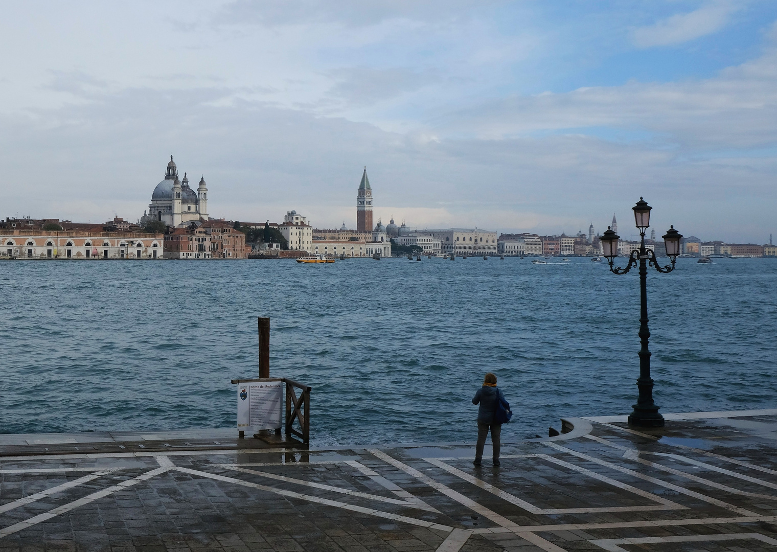 UN POSTO IN PLATEA