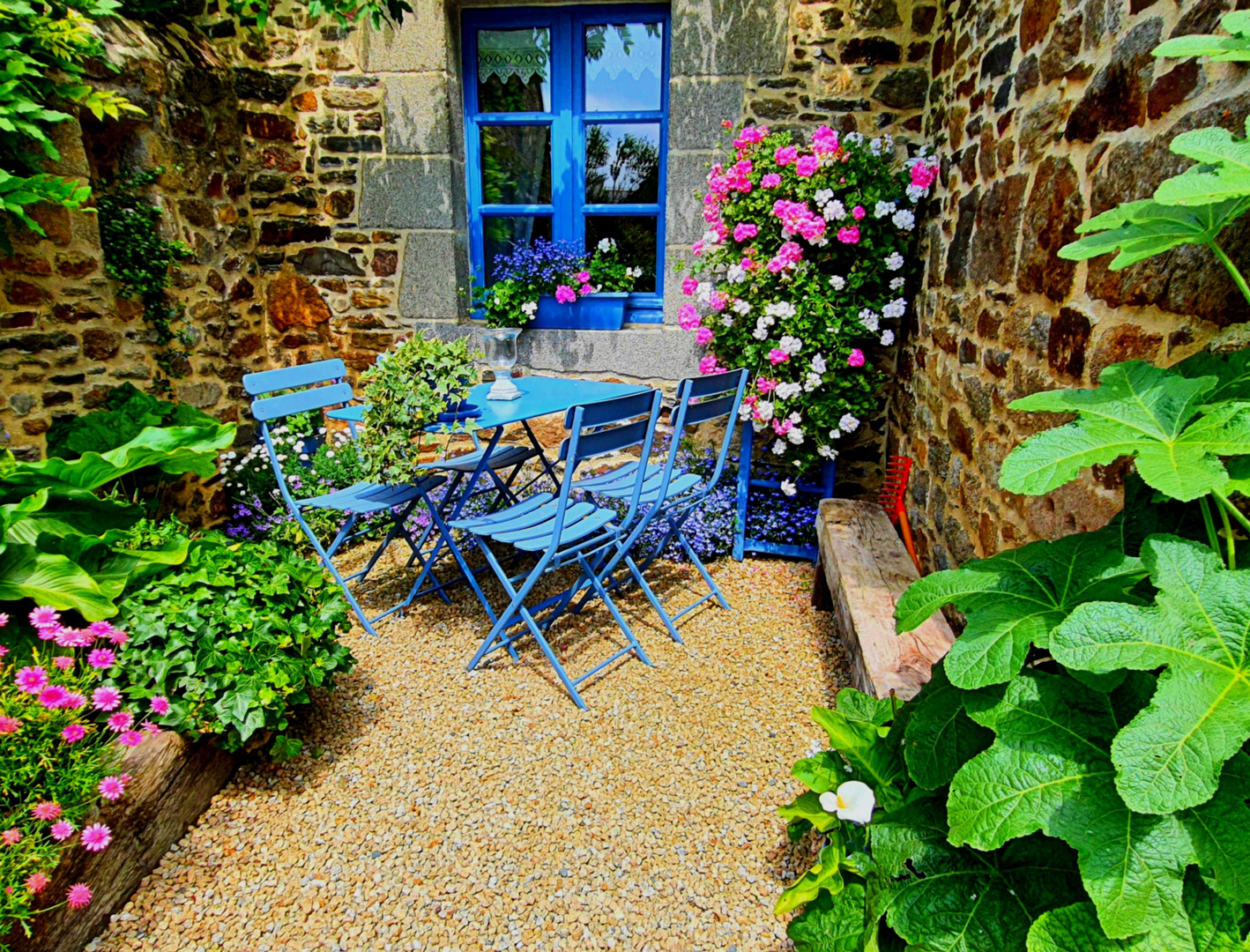 Un ptit coin de terrasse au jardin / St-Suliac (35)