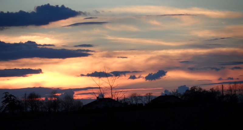 Un p'tit coucher de Soleil depuis la fenêtre à LOURQUEN...(40)