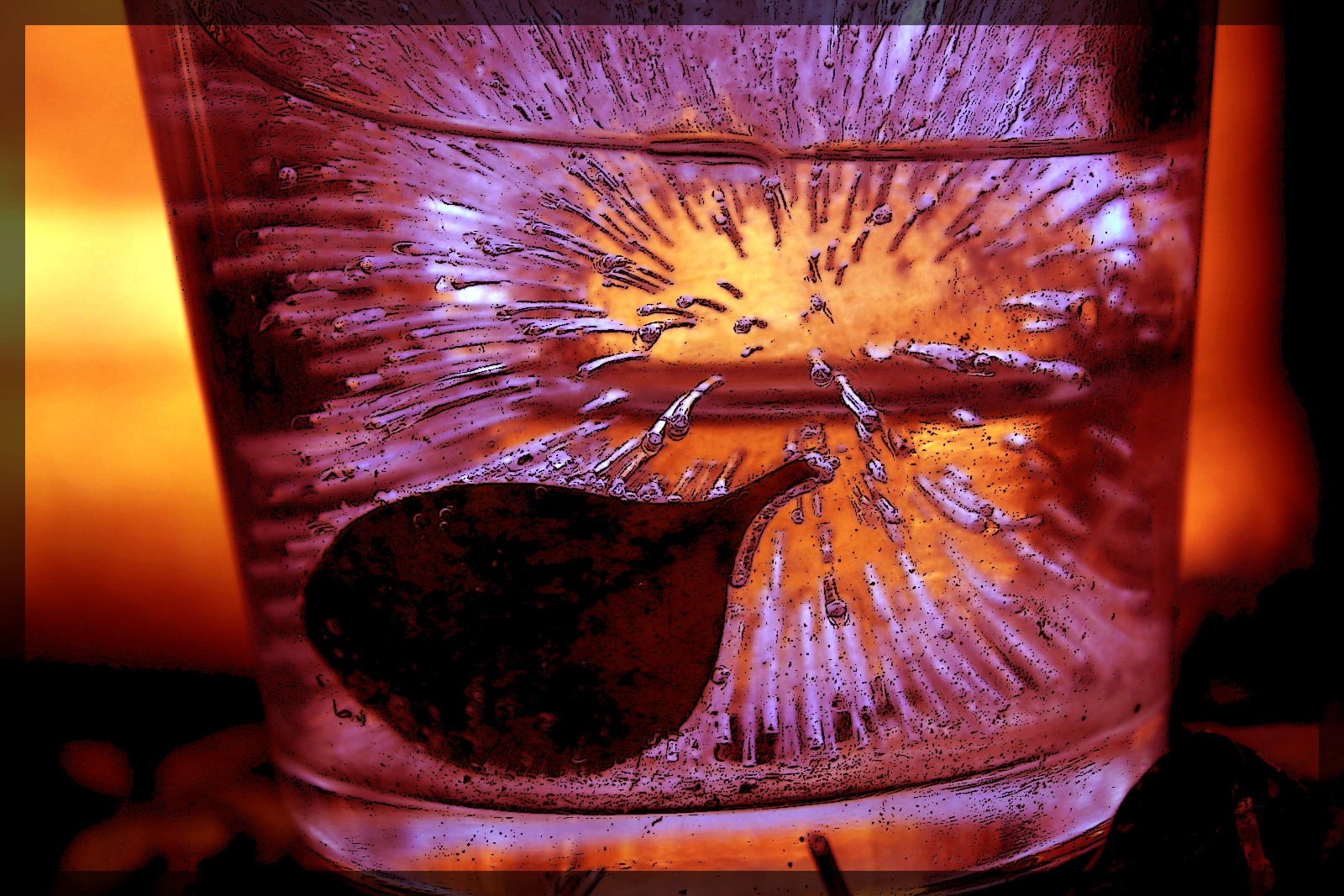 un ptit montage avec un verre rempli d'eau gelee