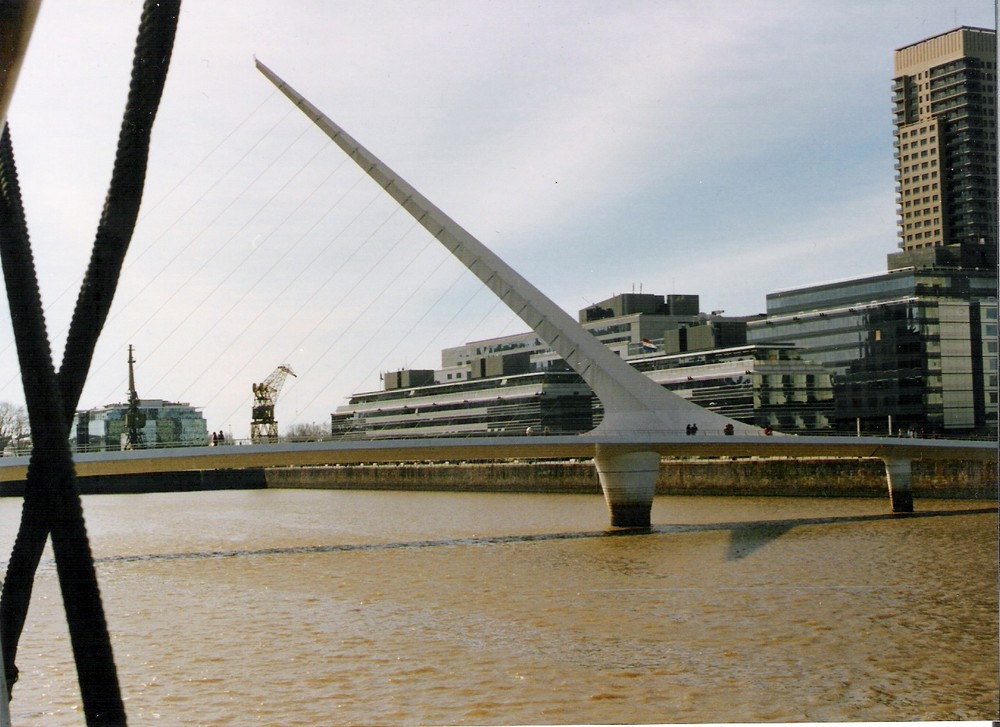 Un puente para la mujer