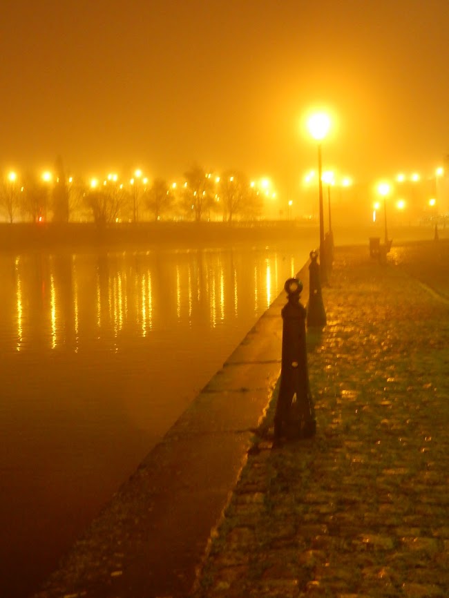 Un quai la nuit