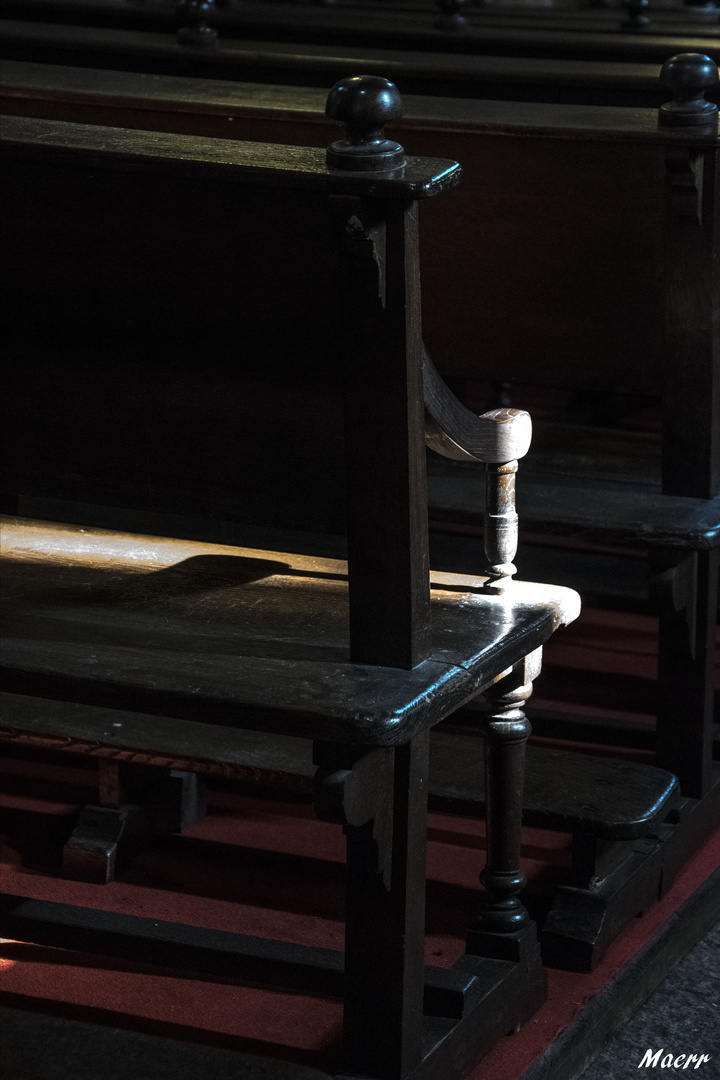 Un rayito de sol se cuela en la iglesia