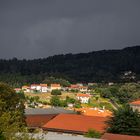 Un rayo de sol se cuela entre las nubes.