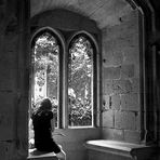 Un regard sur une visiteuse du chateau à Olite