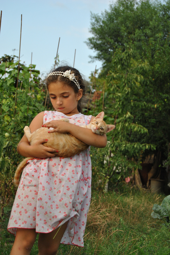 un ritratto di Stefania e il gatto