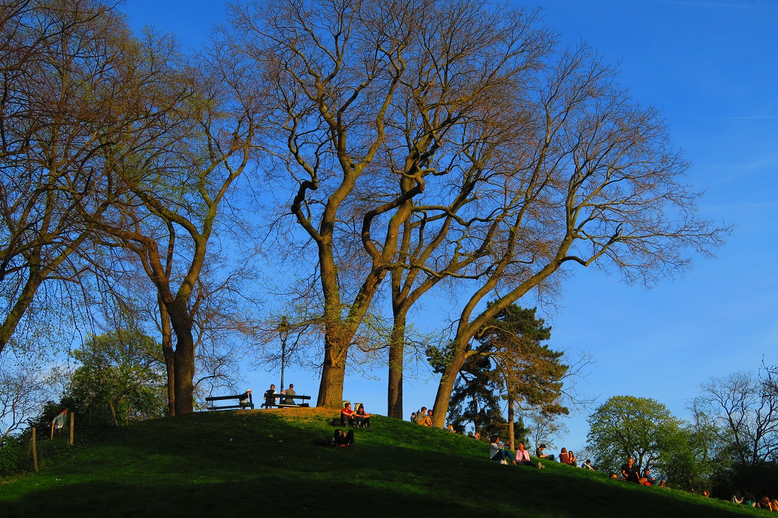 Un soir aux Buttes-Chaumont