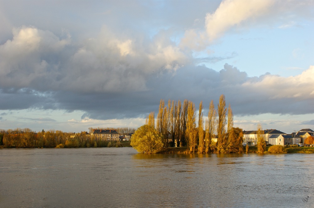 Un soir sur les bords de  la Loire ...