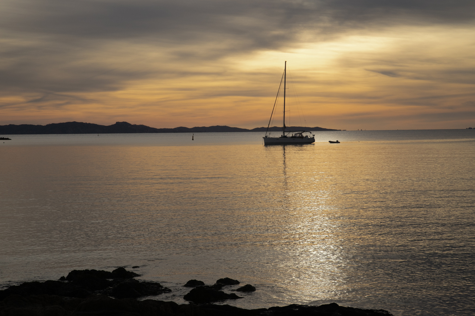 Un soir, un bateau