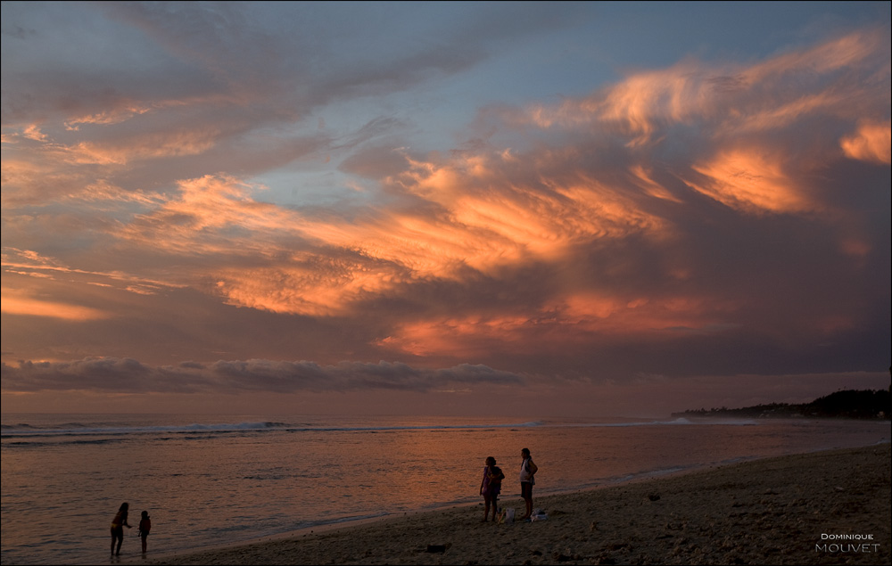 un soir...à St Gilles les Bains....sur une plage de l'île de la Réunion