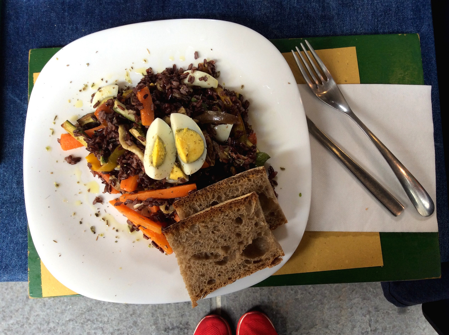 Un tocco di rosso al pranzo