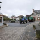 Un tracteur est passé Il a crié Olé