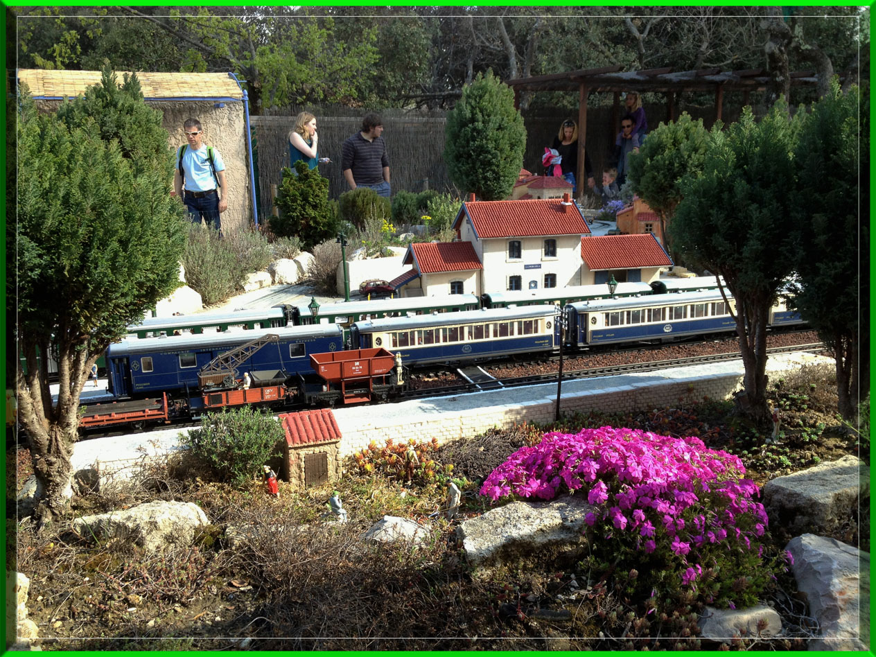 UN TRAIN EN GARE D'AVIGNON!!!!!!!!