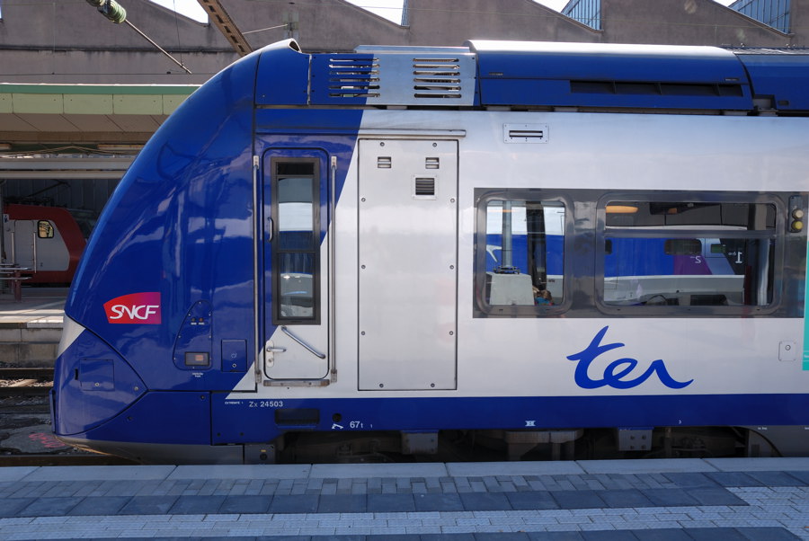 Un train peut en cacher un autre