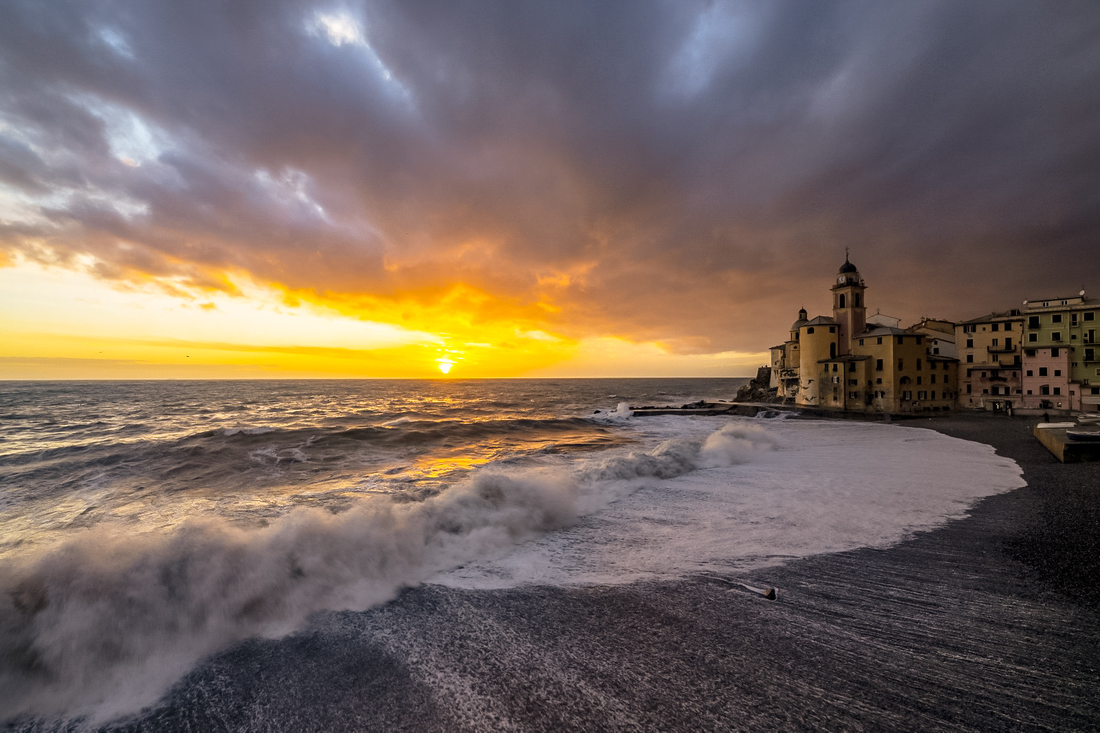 Un tramonto di nuvole a Camogli 