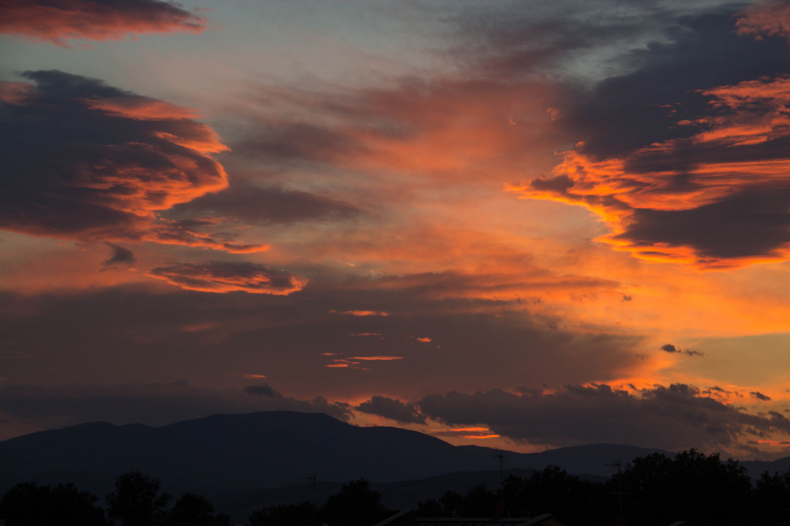 un tramonto rosso