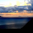 Un tramonto siciliano con le Eolie 