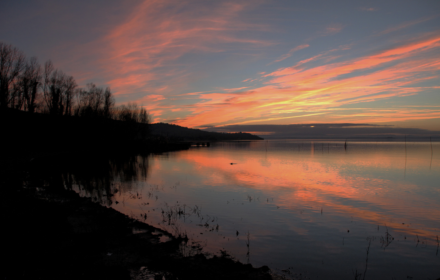 .un tramonto sul lago...