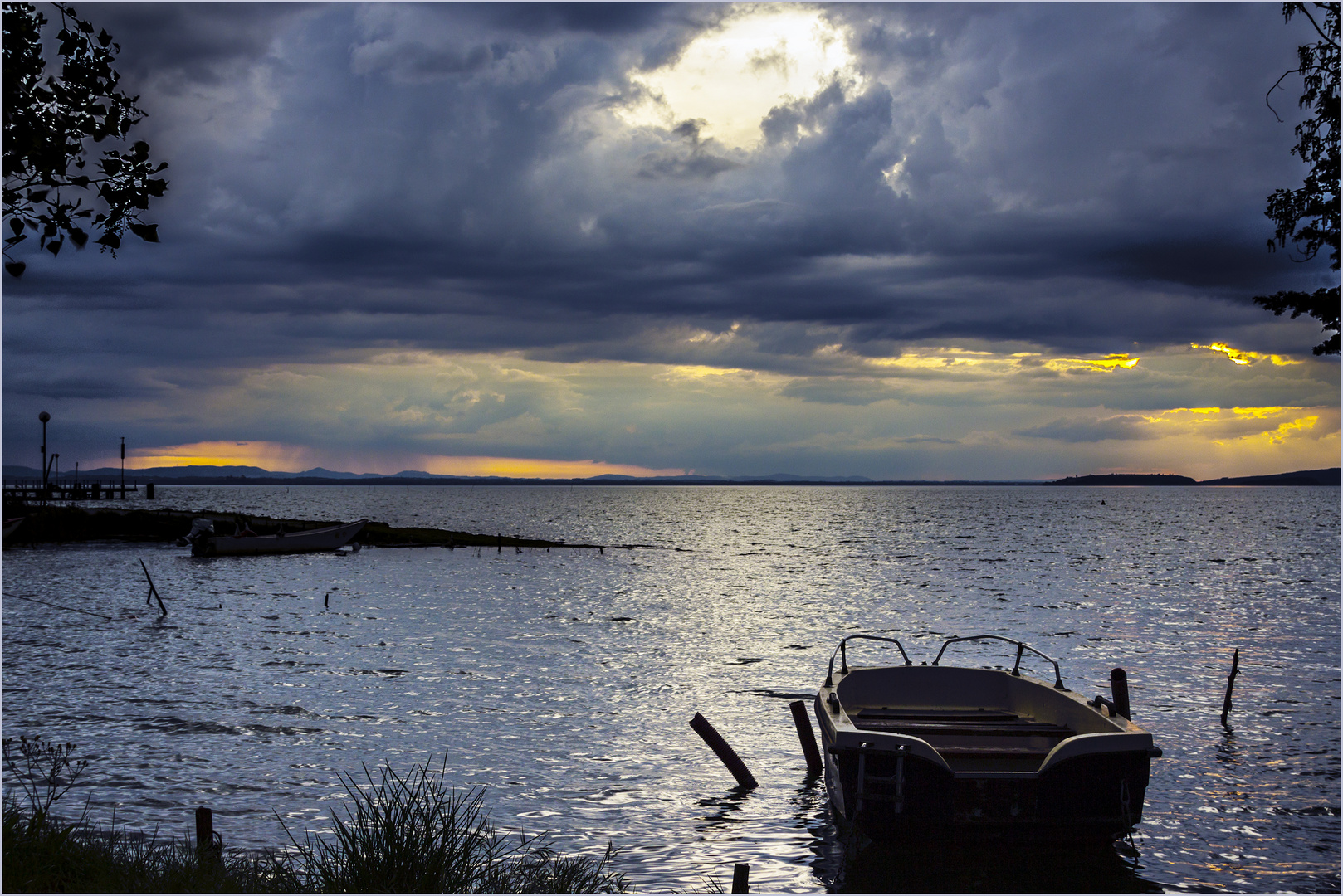 Un tramonto sul lago...