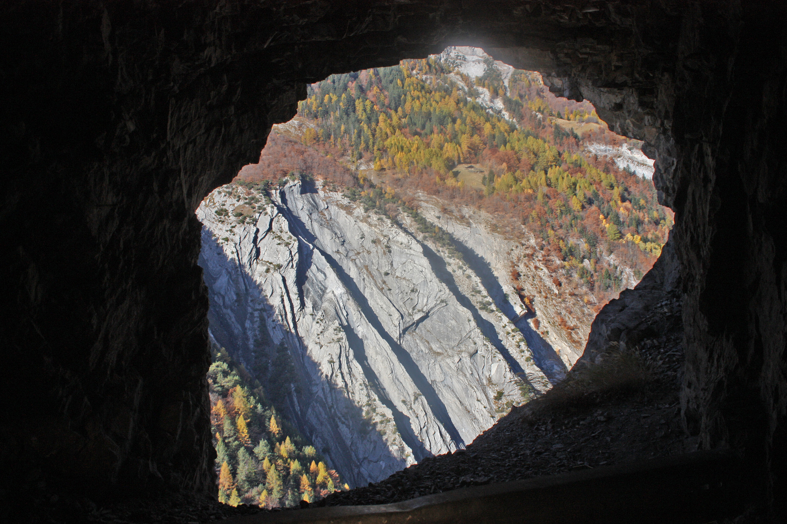 un trou dans le tunnel