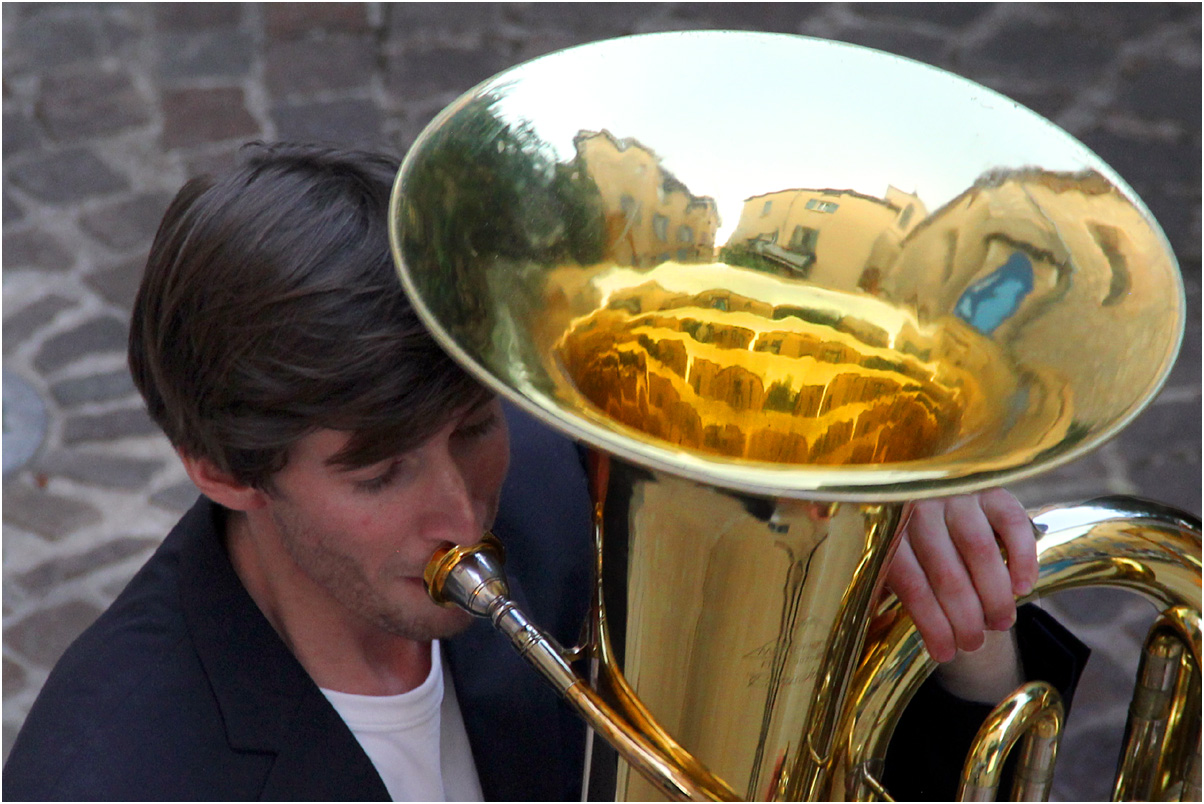 un tuba sous mon  balcon