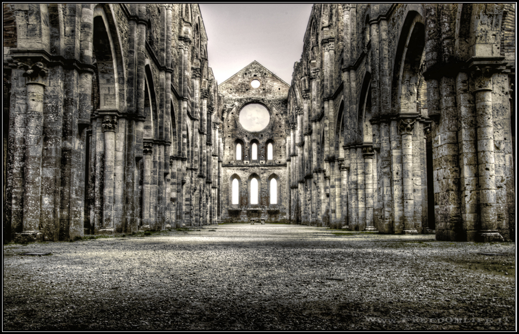 Un tuffo nel medioevo......San Galgano mistica!