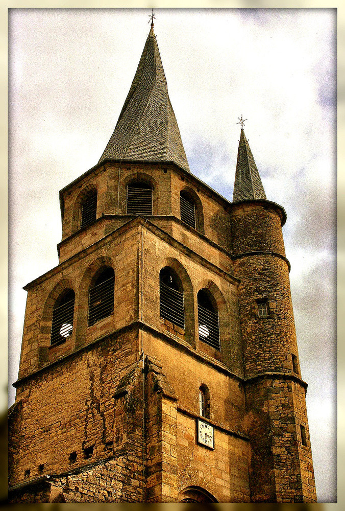 UN VIEUX CLOCHER TORS