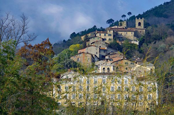 un village escarpé....