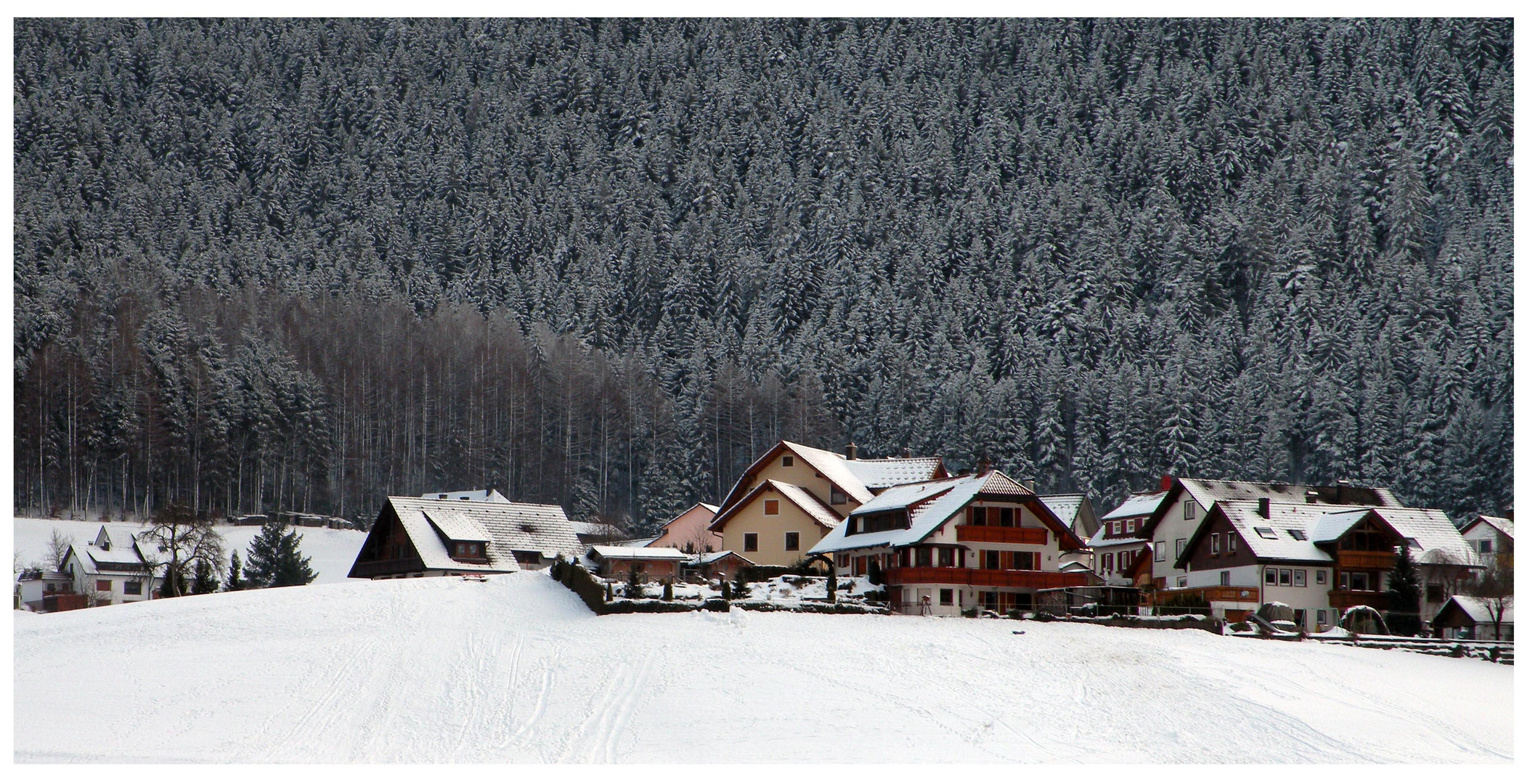 Un village sous la neige.