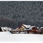 Un village sous la neige.