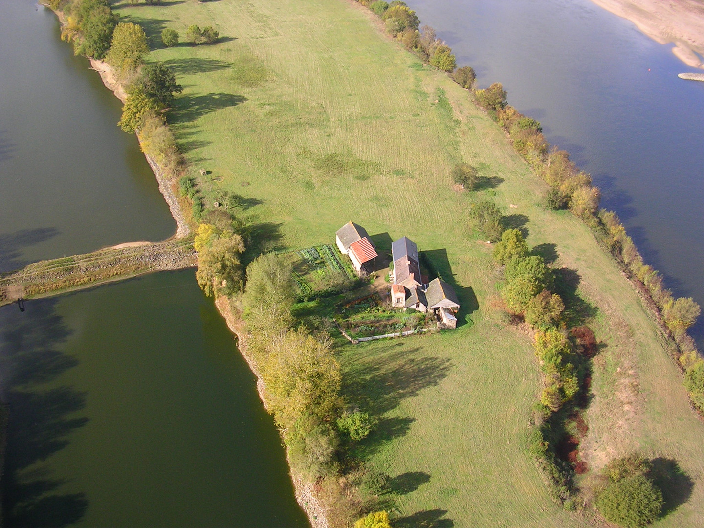 Un village sur une ile sur les bords de Loire