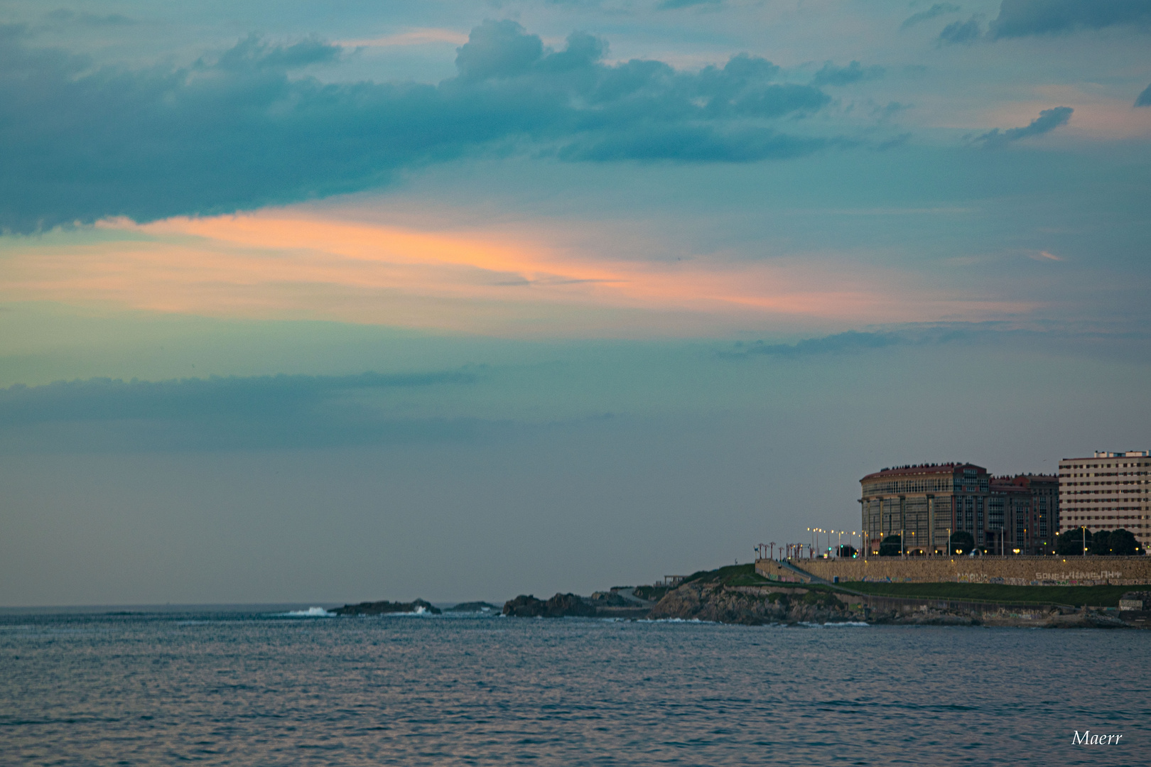 Una acuarela en el cielo, a la puesta de sol. La Coruña.