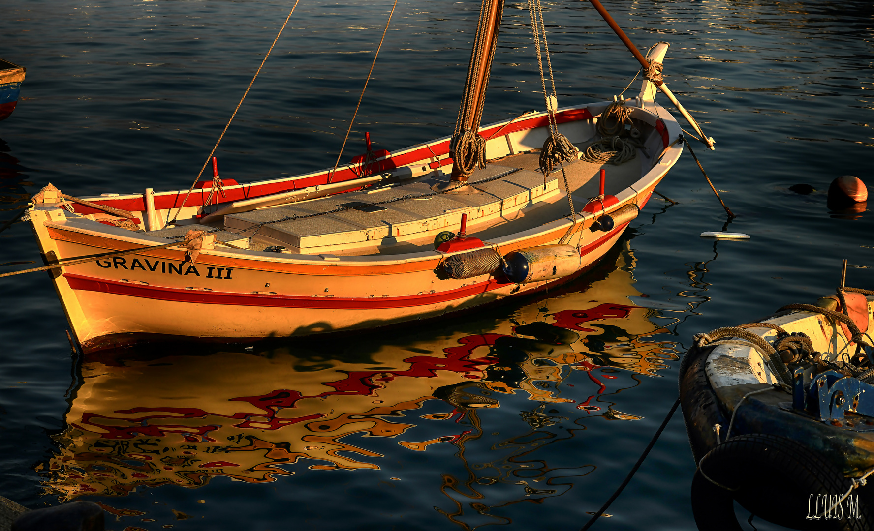 UNA BARCA EN EL PUERTO DE TARRAGONA.