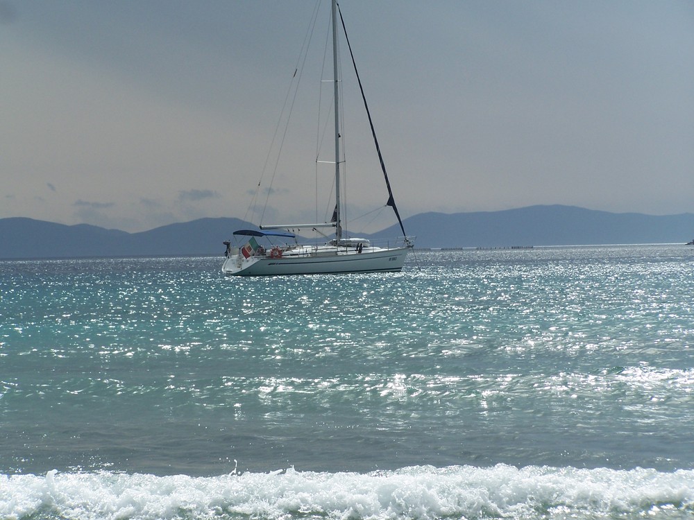 Una barca sul mare