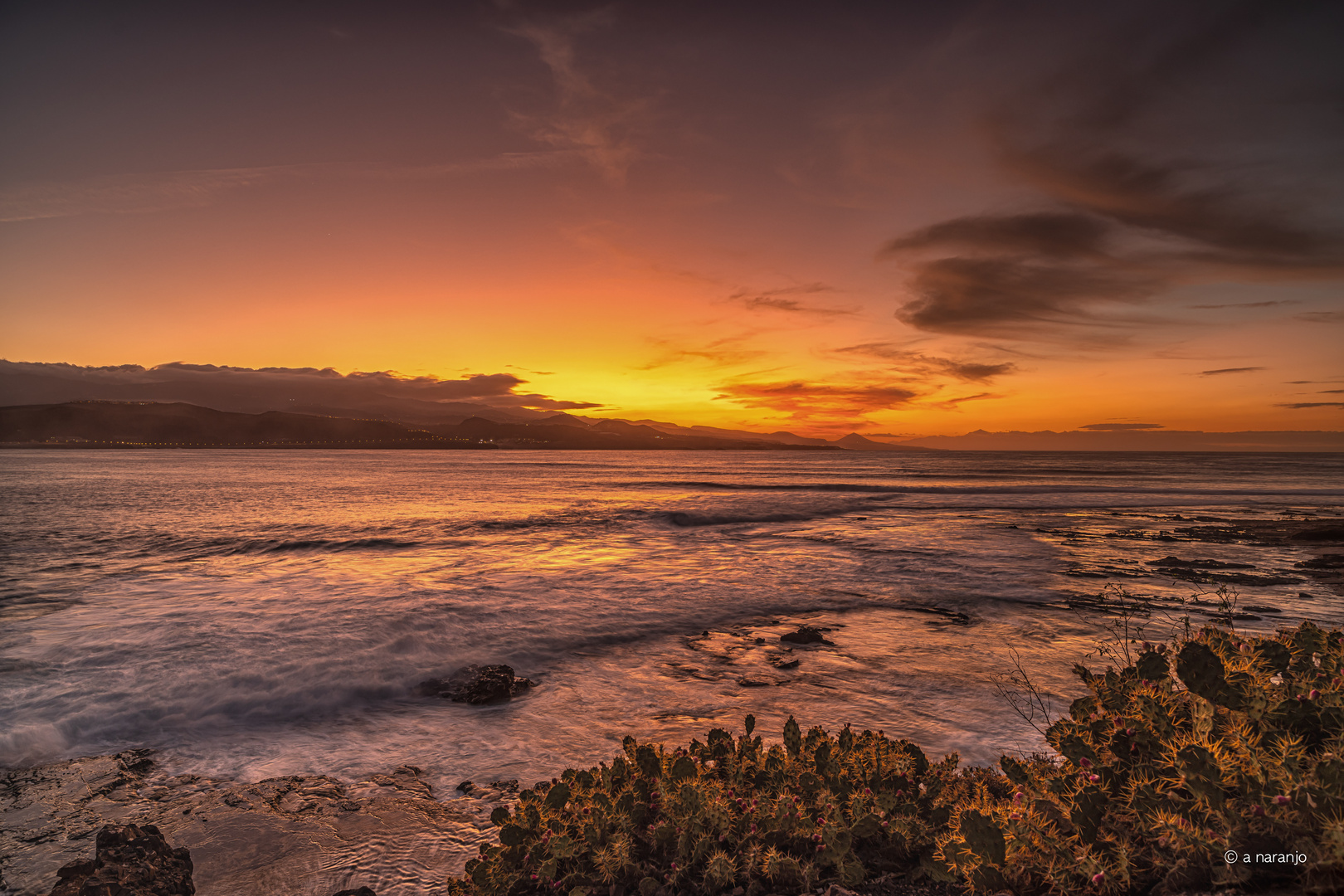 UNA CALIDA NOCHE EL CONFITAL GRAN CANARIA