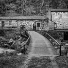 Una casa en el río