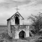 Una cripta en el campo.