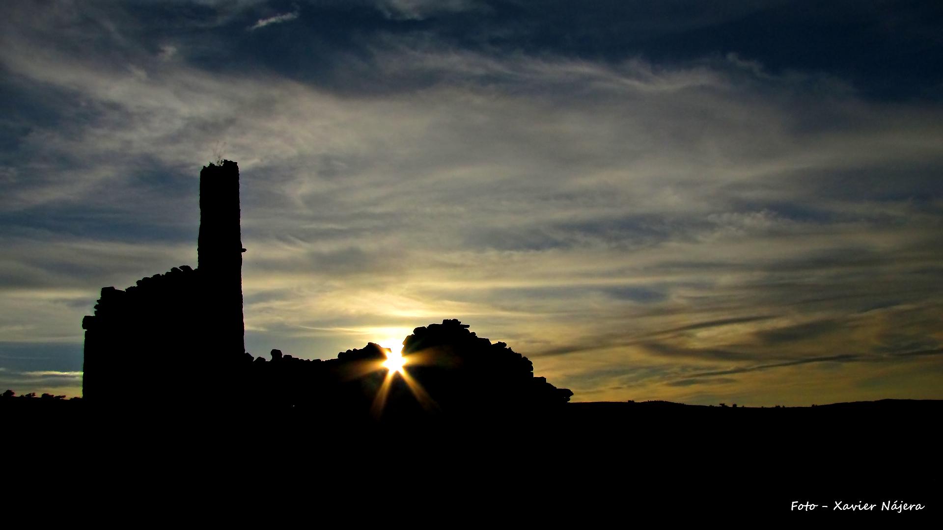 Una estrella luce en las ruinas