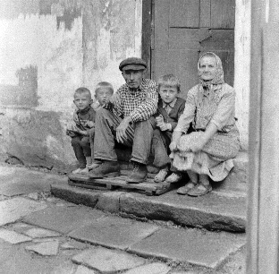 una famiglia rurale - pkf©1956