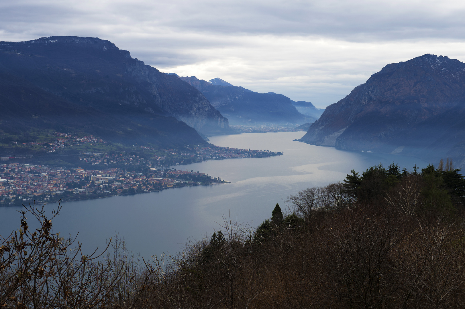 Una grigia giornata sul lago di Como