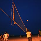 una partita tra amici sulla spiaggia