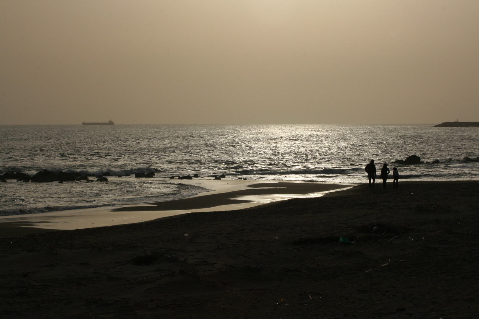 Una passeggiata sulla spiaggia.