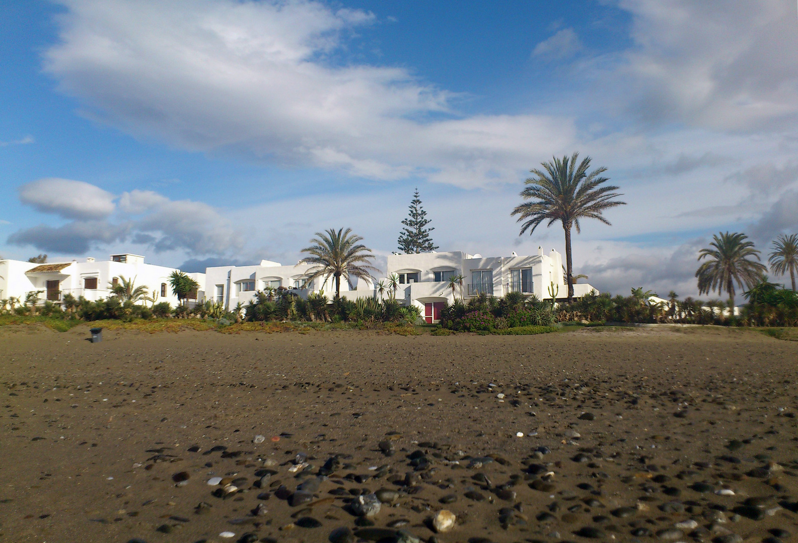 Una playa, cerca de Estepona. Mayo de 2012