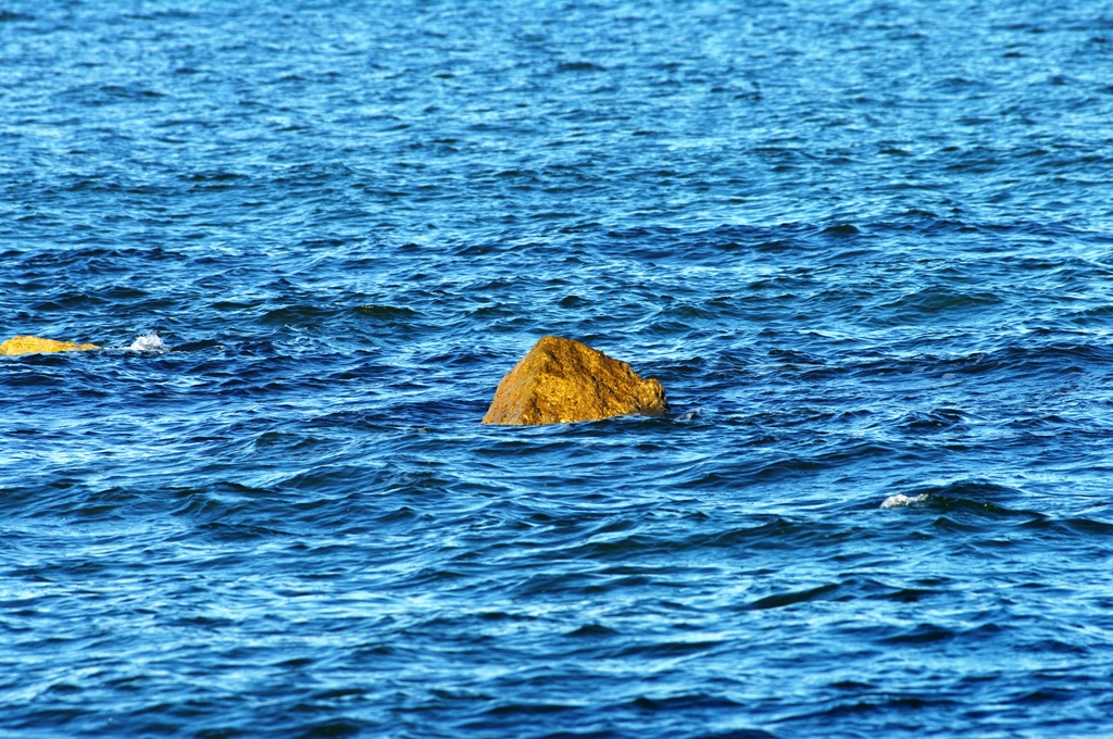 Una roccia nel blu'