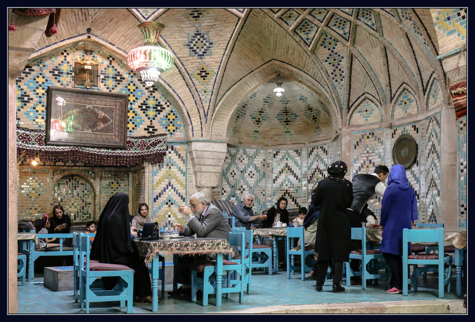 Una sala da tè nel bazar di Kerman