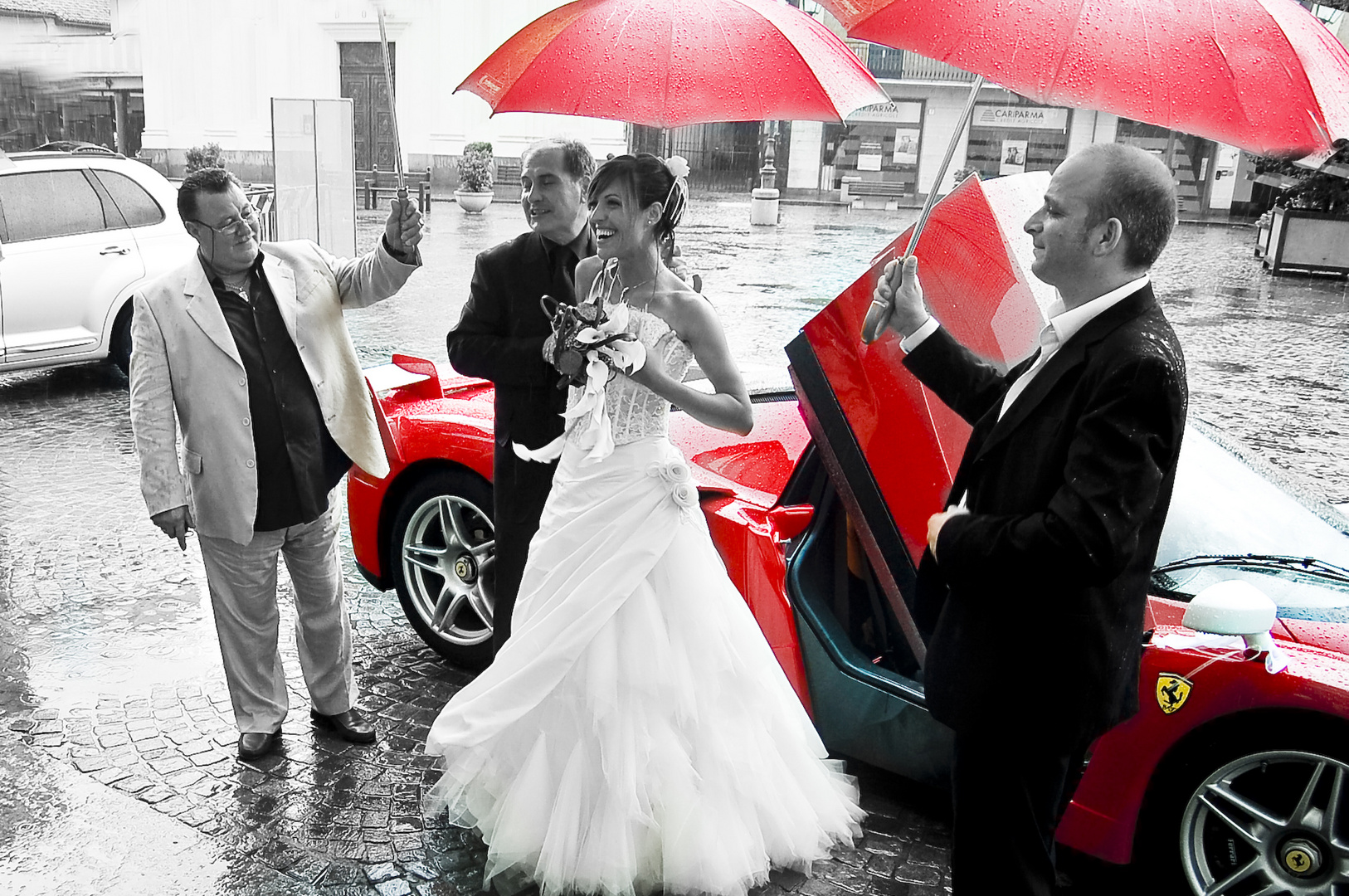 ...Una sposa rosso Ferrari...