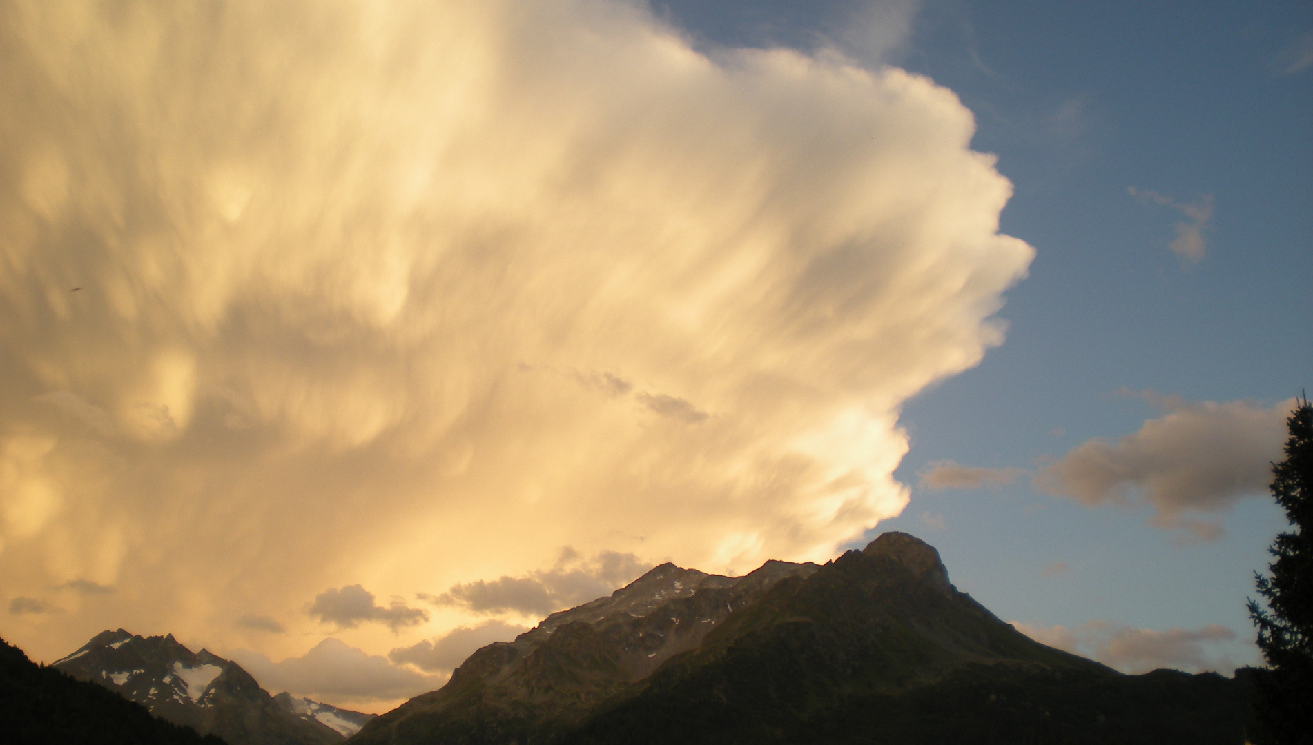 Una stranissima atmosfera