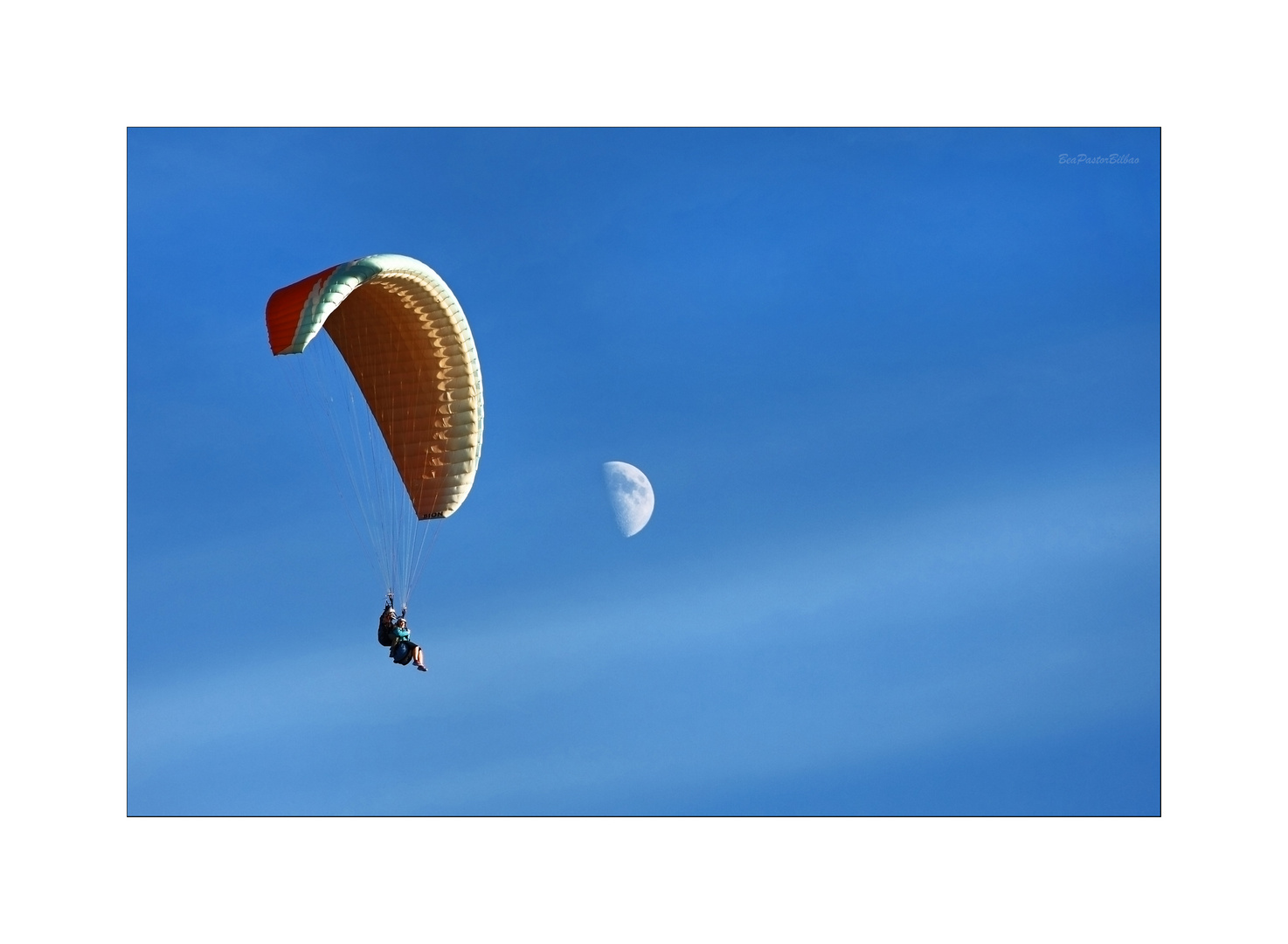 UNA TARDE DE PARAPENTES- VIAJE A LA LUNA