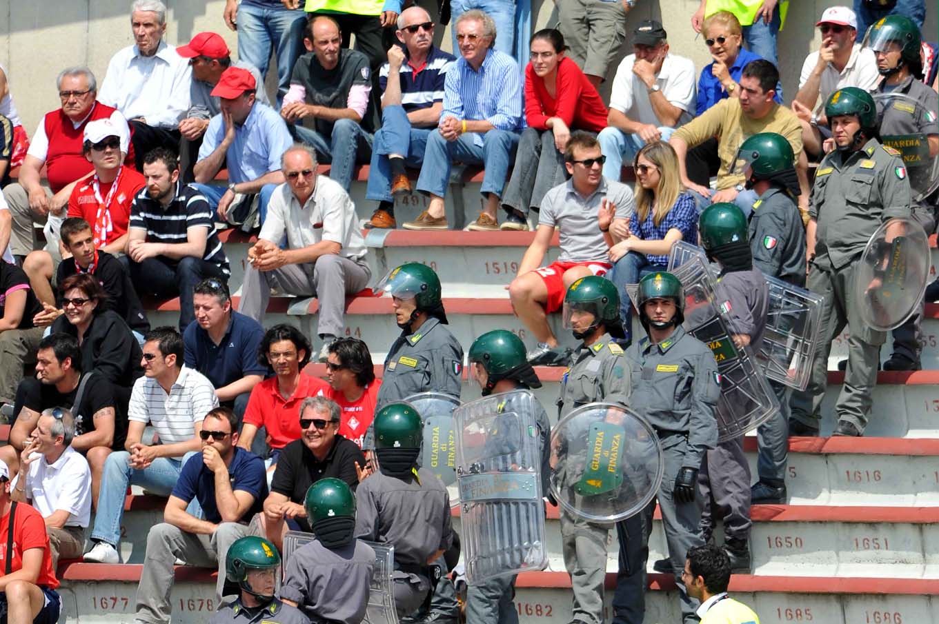 Una tranquilla domenica allo stadio (1)