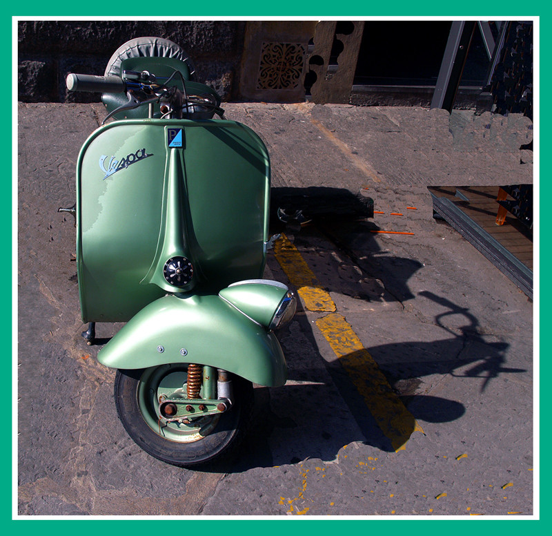 Una Vespa........e la sua ombra